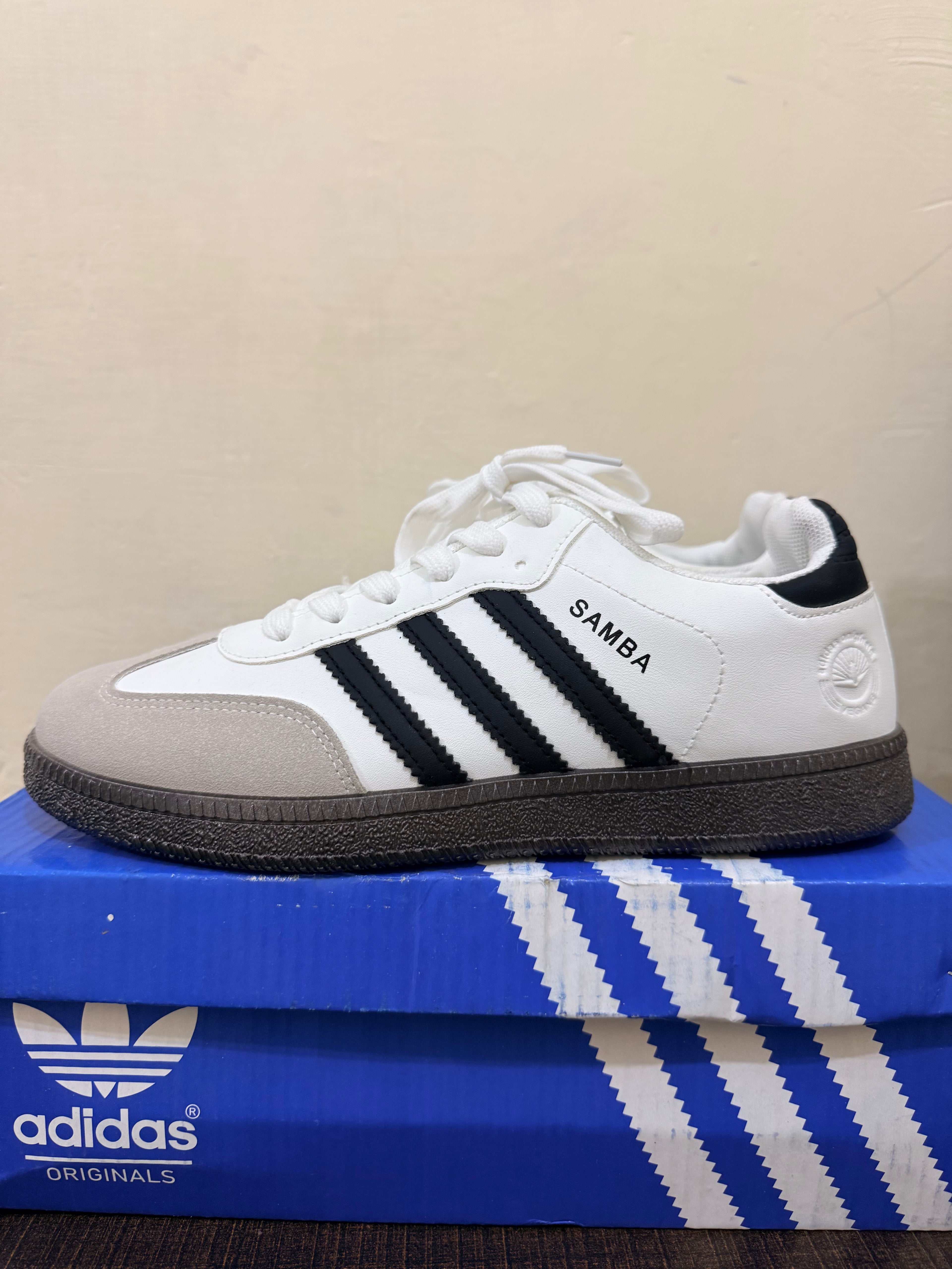 White & Black Samba Style Sneakers – Classic Streetwear Casual Shoes